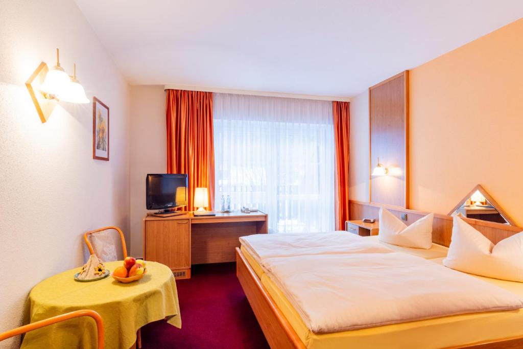 Postel nebo postele na pokoji v ubytování Hotel Gondelfahrt