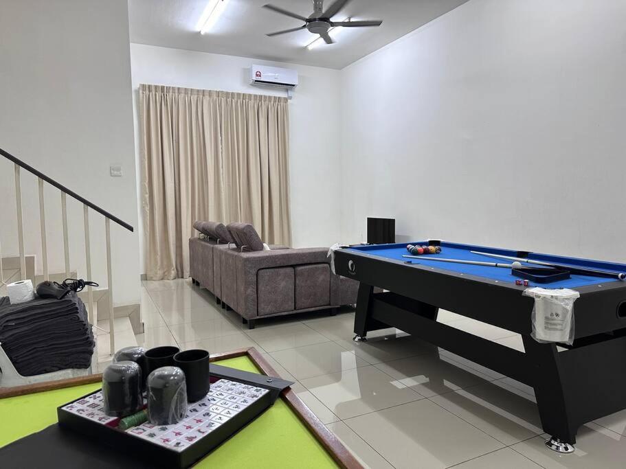 Χώρος καθιστικού στο Mount austin 18 pax AR50 pool