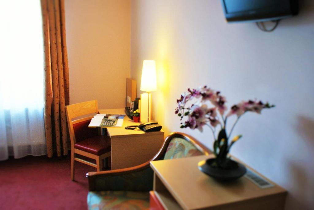 Atomis Hotel Düsseldorf City - Resim 12