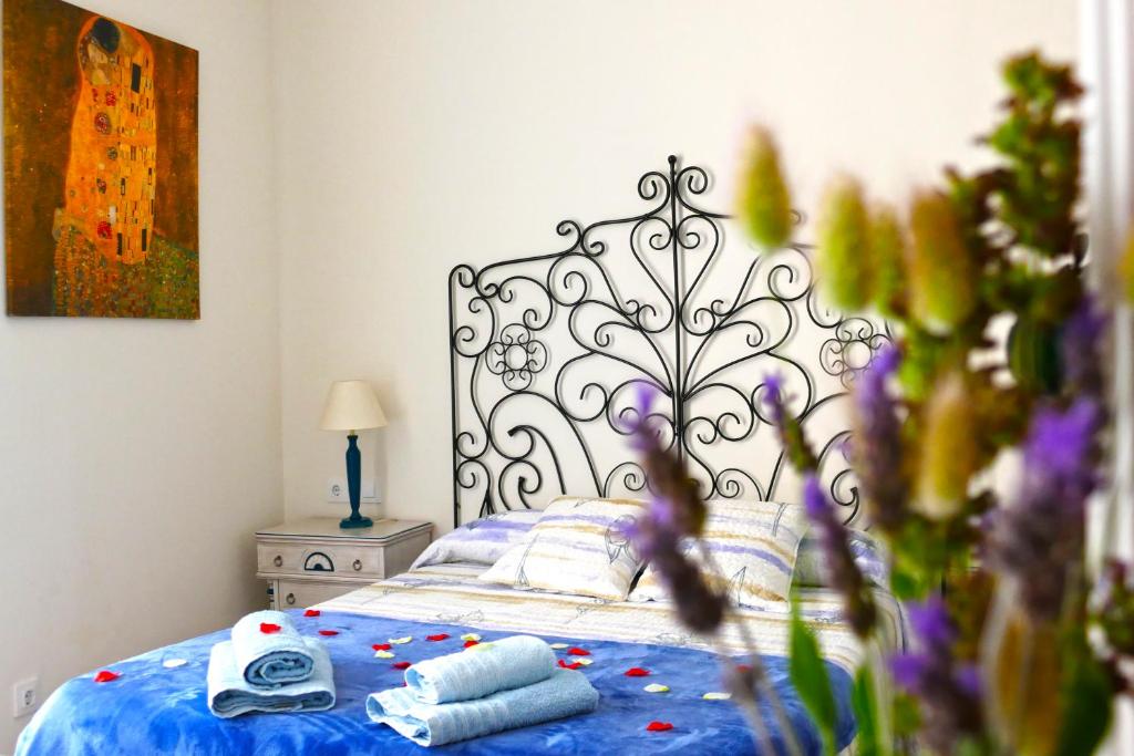 Кровать или кровати в номере La LLar de la Kim, Bonita casa a 150m del mar y 40km de Barcelona