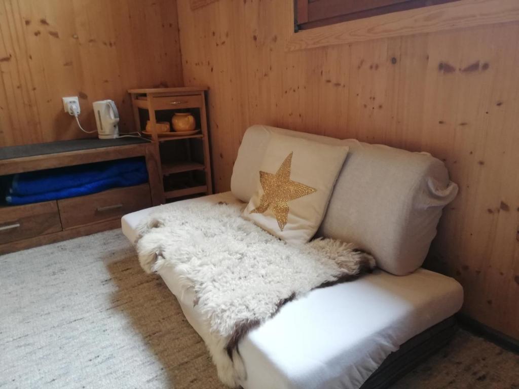 Postel nebo postele na pokoji v ubytování Behagliches Tiny House in Seenähe