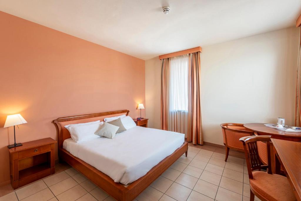 Postel nebo postele na pokoji v ubytování Hotel Vecchio Casello