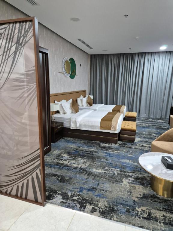 Postel nebo postele na pokoji v ubytování Leaf Suites أجنحة ليف