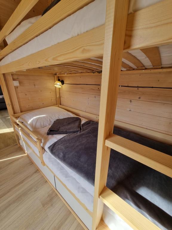 Postel nebo postele na pokoji v ubytování Domek pod Szczelińcem