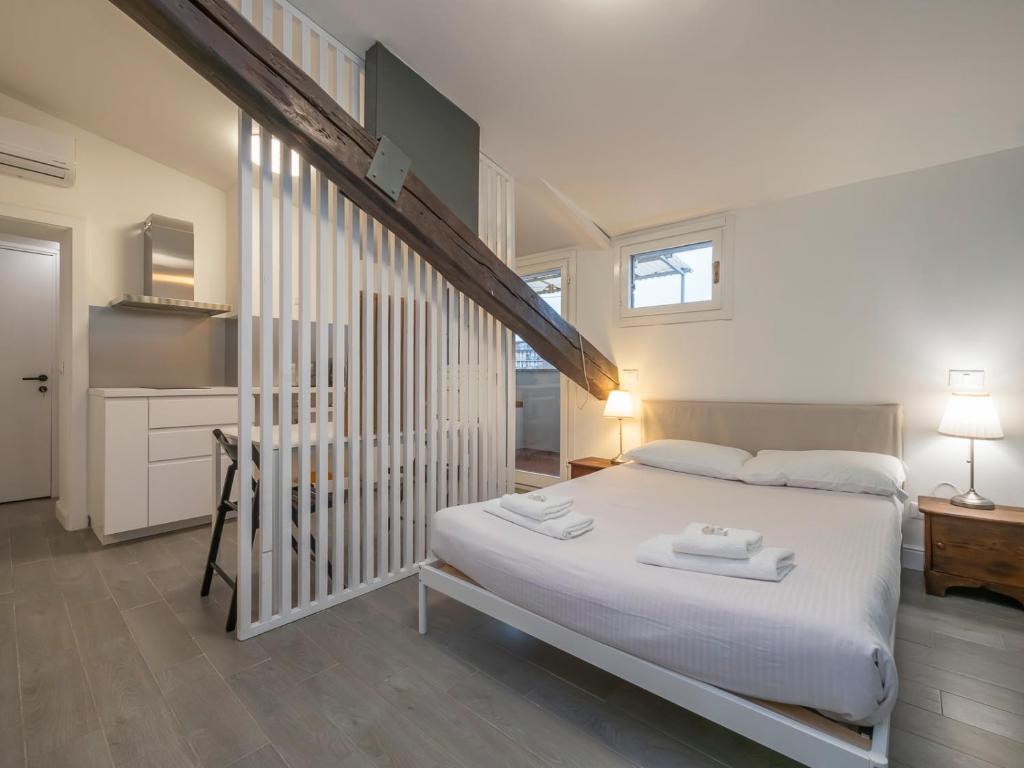 Xenia Apartments - Elegant penthouse in Fiera area