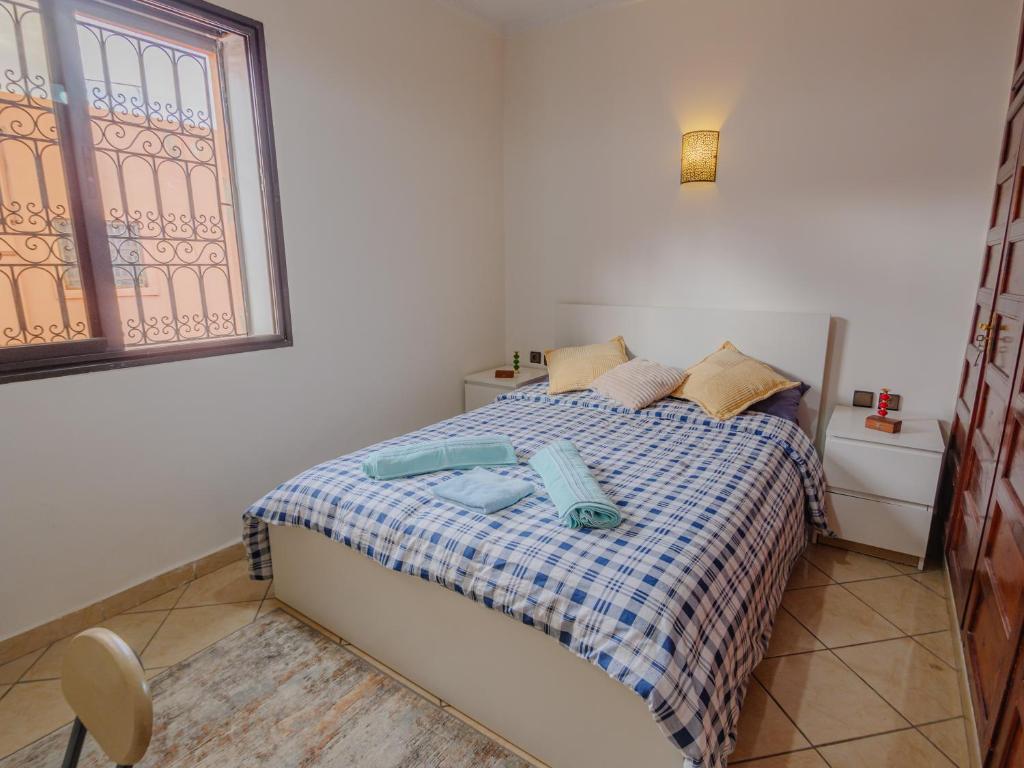 Postel nebo postele na pokoji v ubytování Family Illuminated Apartment With Pool