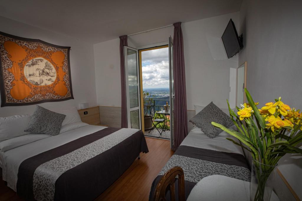 Postel nebo postele na pokoji v ubytování Hotel Vista Lago