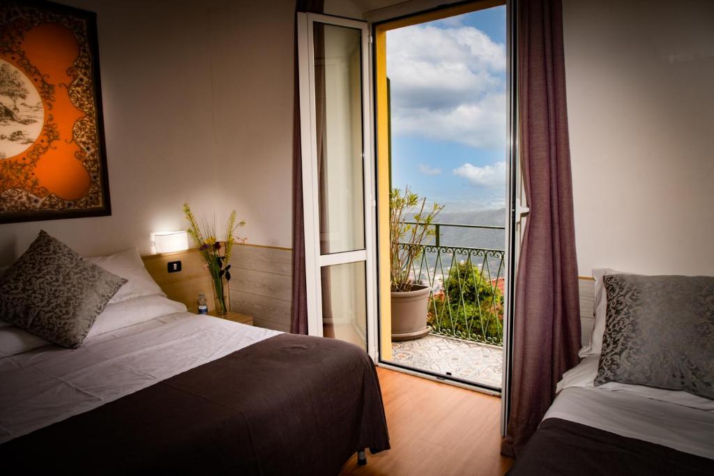 Postel nebo postele na pokoji v ubytování Hotel Vista Lago