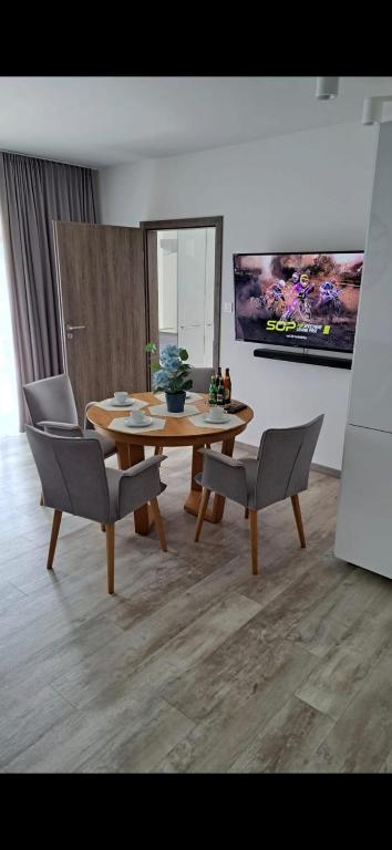 a dining room with a table and two chairs at Mega Lux Apartament z Basenem & Spa z Parkingiem in Sianozety