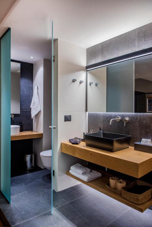 Koupelna v ubytování Anaya Suites