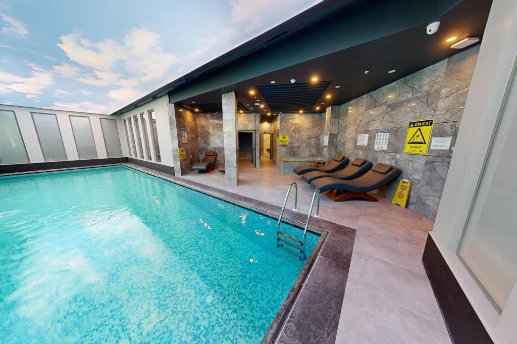 Bazén v ubytování King City Hotel Istanbul Ataturk Airport nebo v jeho okolí
