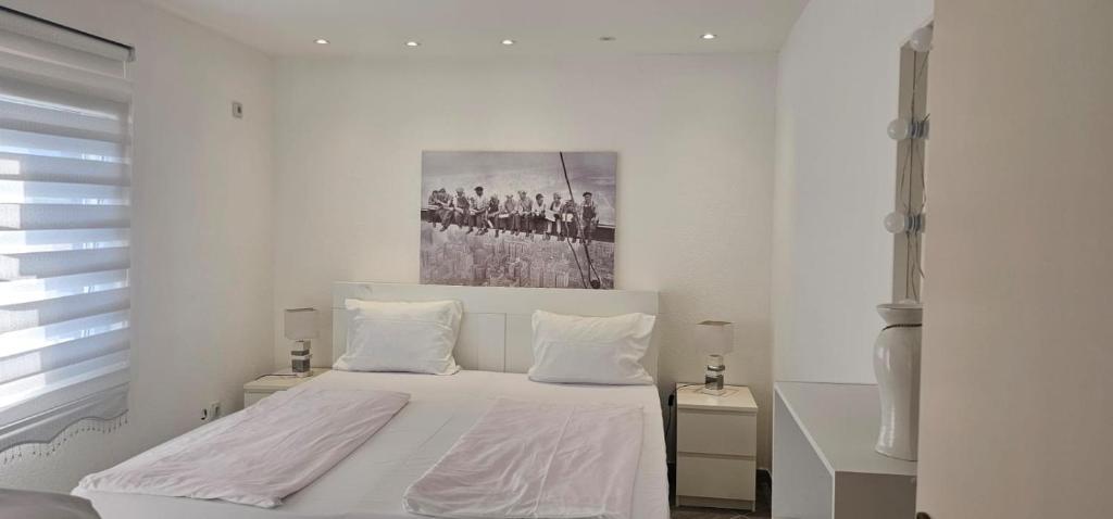 Postel nebo postele na pokoji v ubytování Aphrodite Apartment