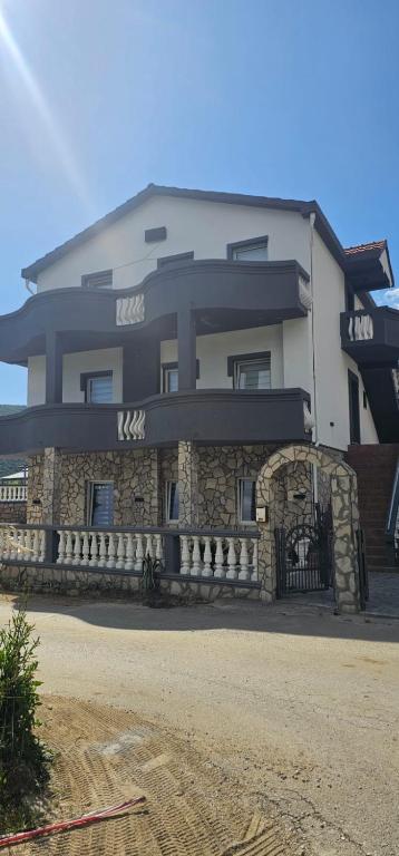 Budova, kde se aparthotel nachází