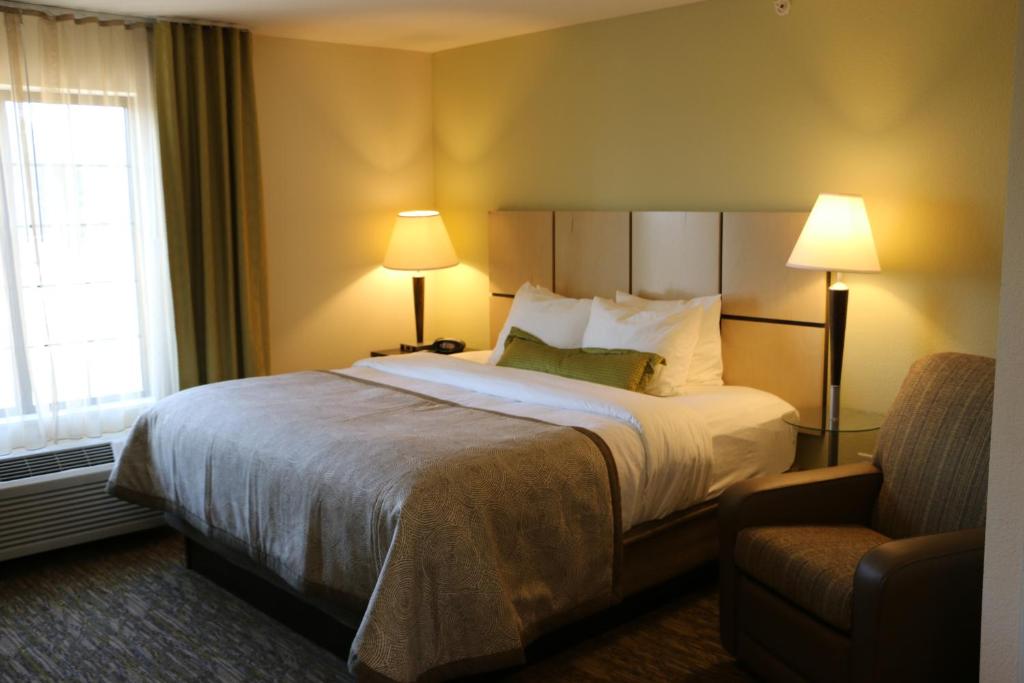 Candlewood Suites Bloomington by IHG photo