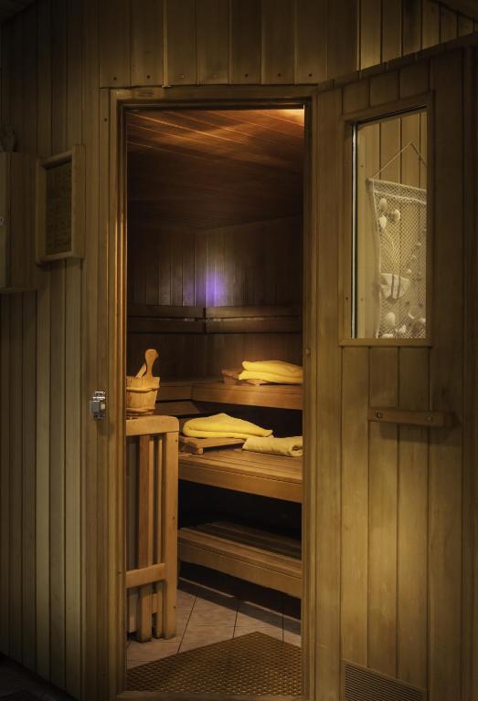 Postel nebo postele na pokoji v ubytování Flair Hotel Weinstube Lochner