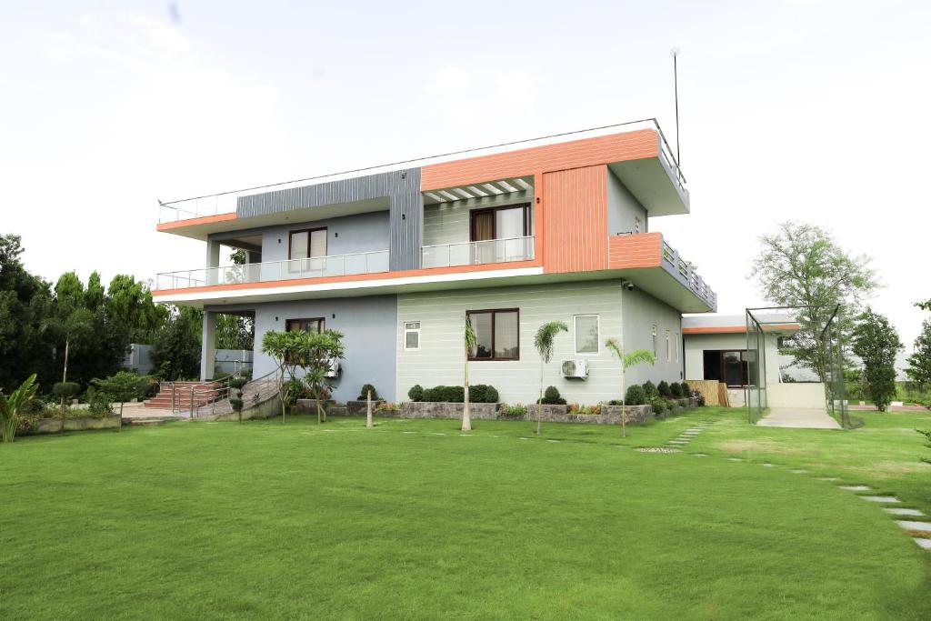 Zahrada ubytování ELIVAAS Aarul 4 BHK Villa with Pvt Pool, Gazebo & Game Zone