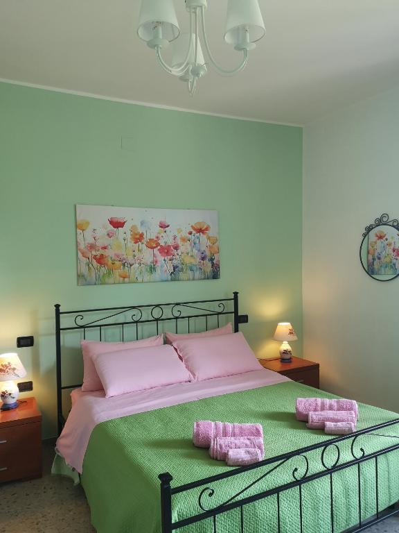 a bedroom with a bed with two pink pillows at B&B Stella dell'Adriatico in Ortona