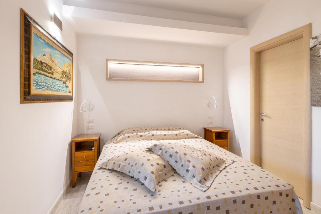 A bed or beds in a room at A Casa di Anna by BarbarHouse