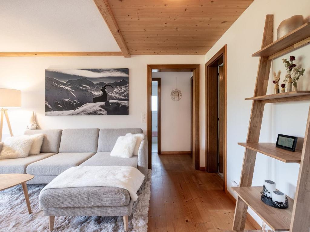 Posezení v ubytování Apartment Chalet Anita by Interhome