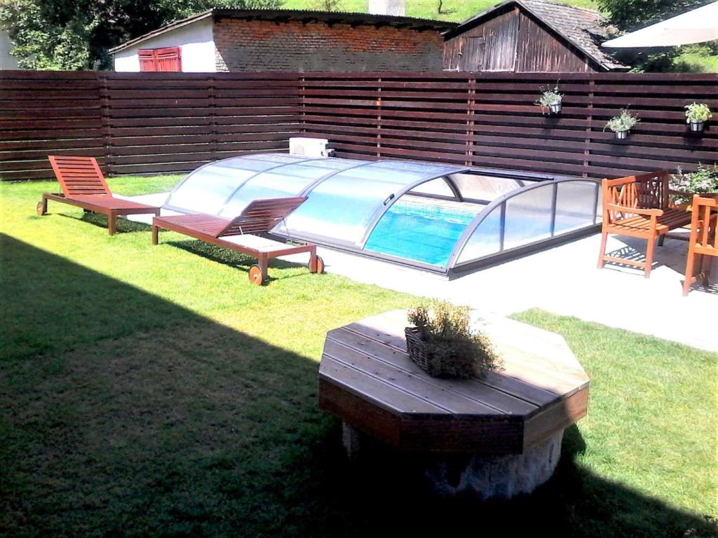 Bazén v ubytování Holiday Home Huty by Interhome nebo v jeho okolí