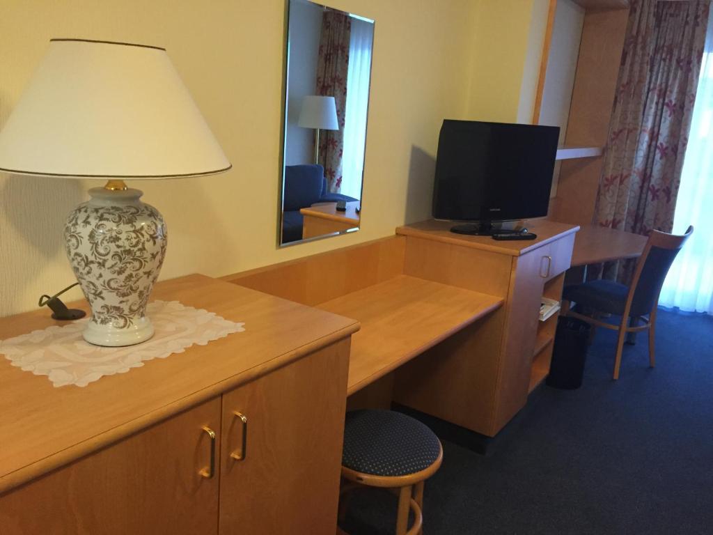 TV a/nebo společenská místnost v ubytování Hotel Görres