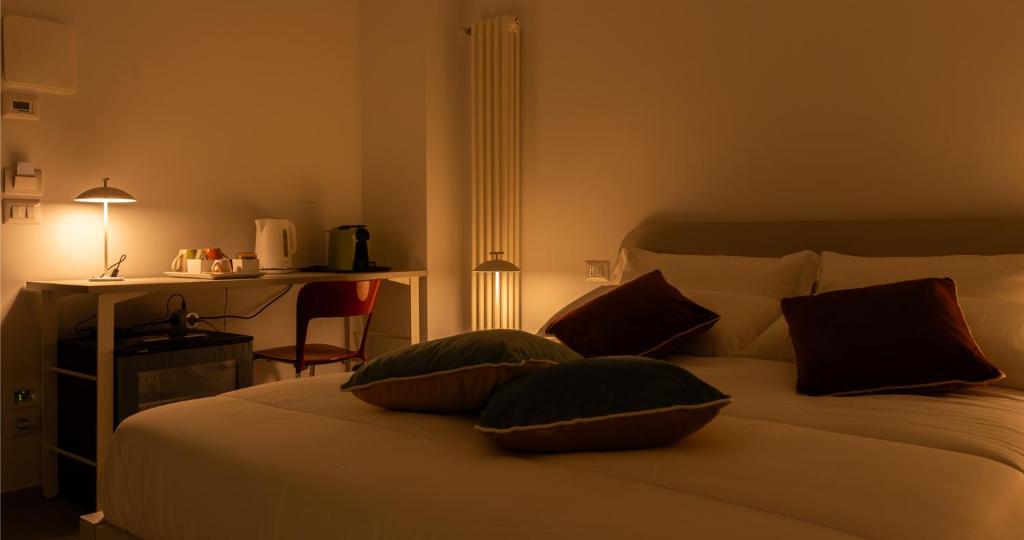 Postel nebo postele na pokoji v ubytování Firrao Rooms Matera