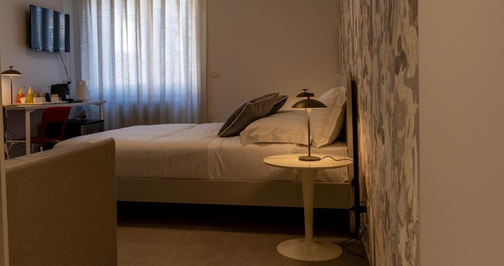 Postel nebo postele na pokoji v ubytování Firrao Rooms Matera