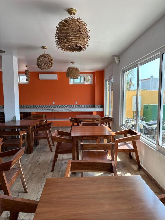 Restaurace v ubytování Oneiro Suites with Sea View