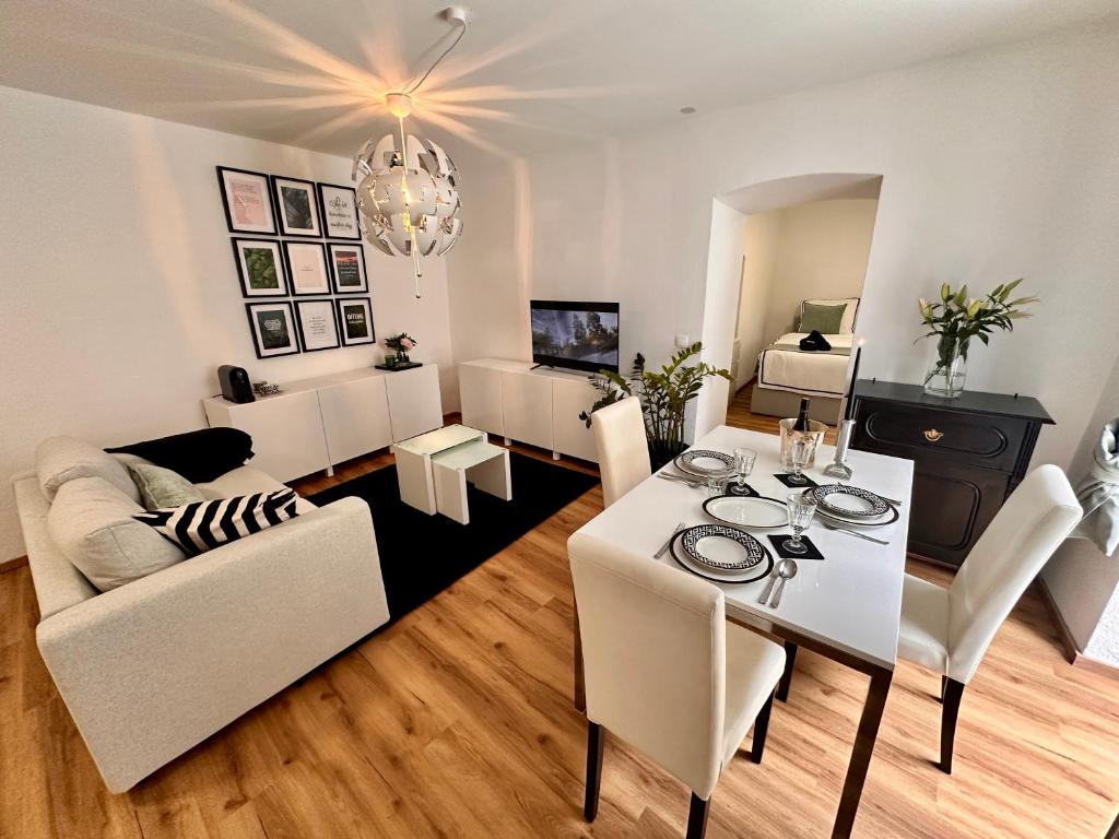 TV a/nebo společenská místnost v ubytování Schöne Ferienwohnung