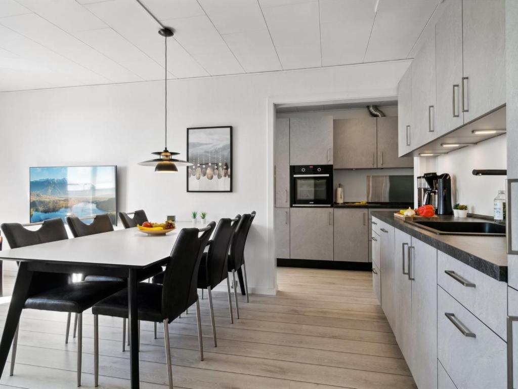 Kuchyň nebo kuchyňský kout v ubytování Apartment Eicke - 400m from the sea by Interhome