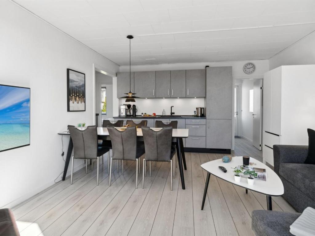 Kuchyň nebo kuchyňský kout v ubytování Apartment Eicke - 400m from the sea by Interhome