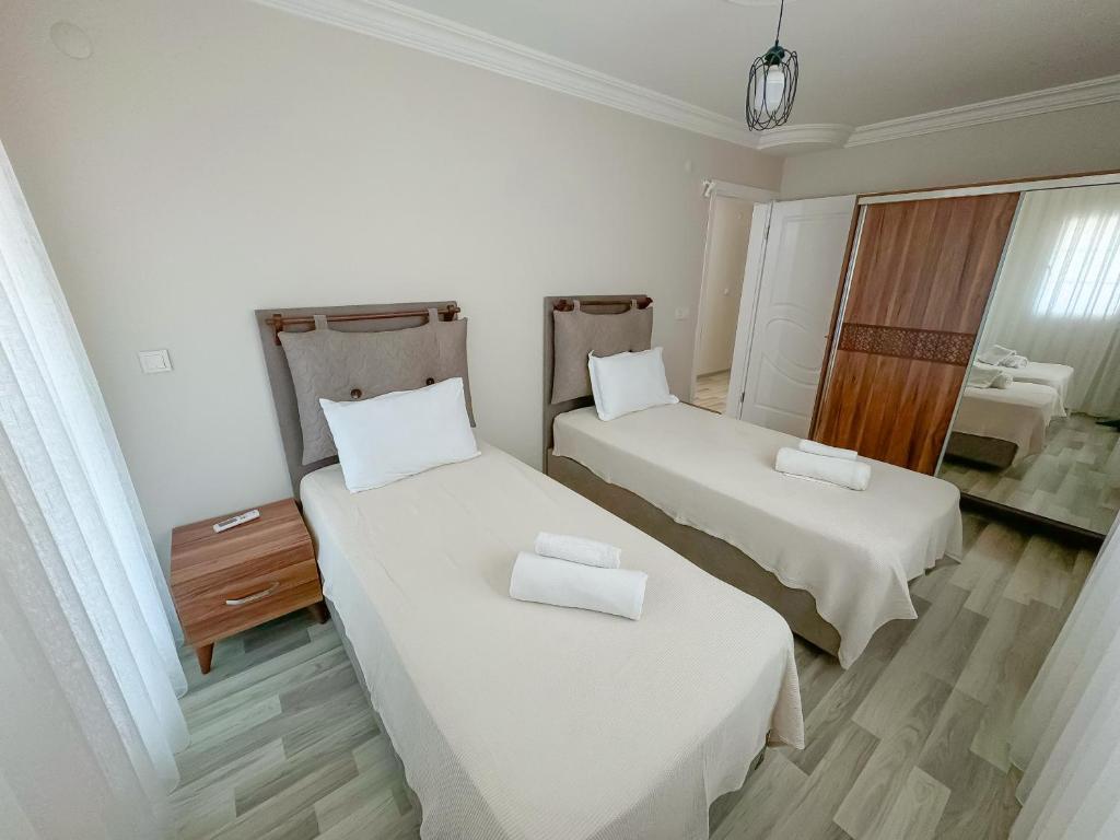 Postel nebo postele na pokoji v ubytování Begonville Villas Ladies Beach