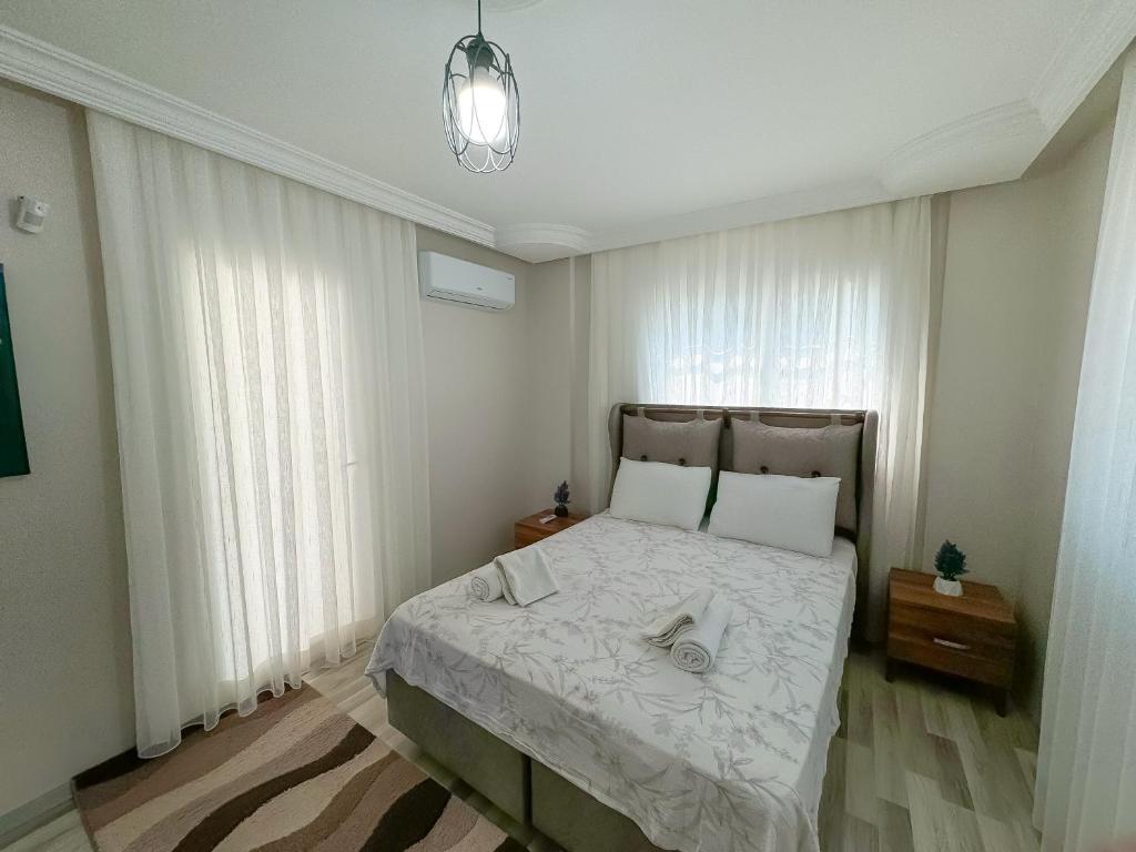 Postel nebo postele na pokoji v ubytování Begonville Villas Ladies Beach