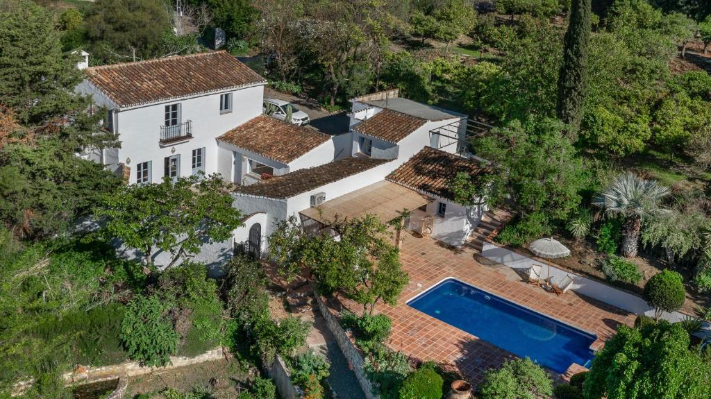 an aerial view of a house with a swimming pool at Secret Boutique Bracha in Málaga