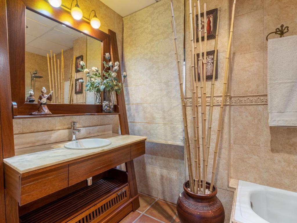 Kúpeľňa v ubytovaní Holiday Home Villa San Vicente by Interhome