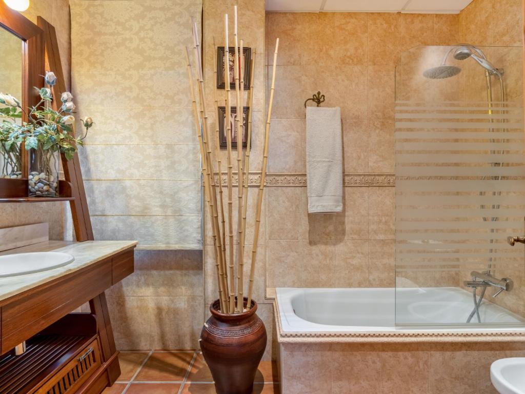 Kúpeľňa v ubytovaní Holiday Home Villa San Vicente by Interhome