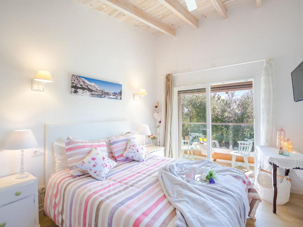 Postel nebo postele na pokoji v ubytování Holiday Home Sa Font by Interhome