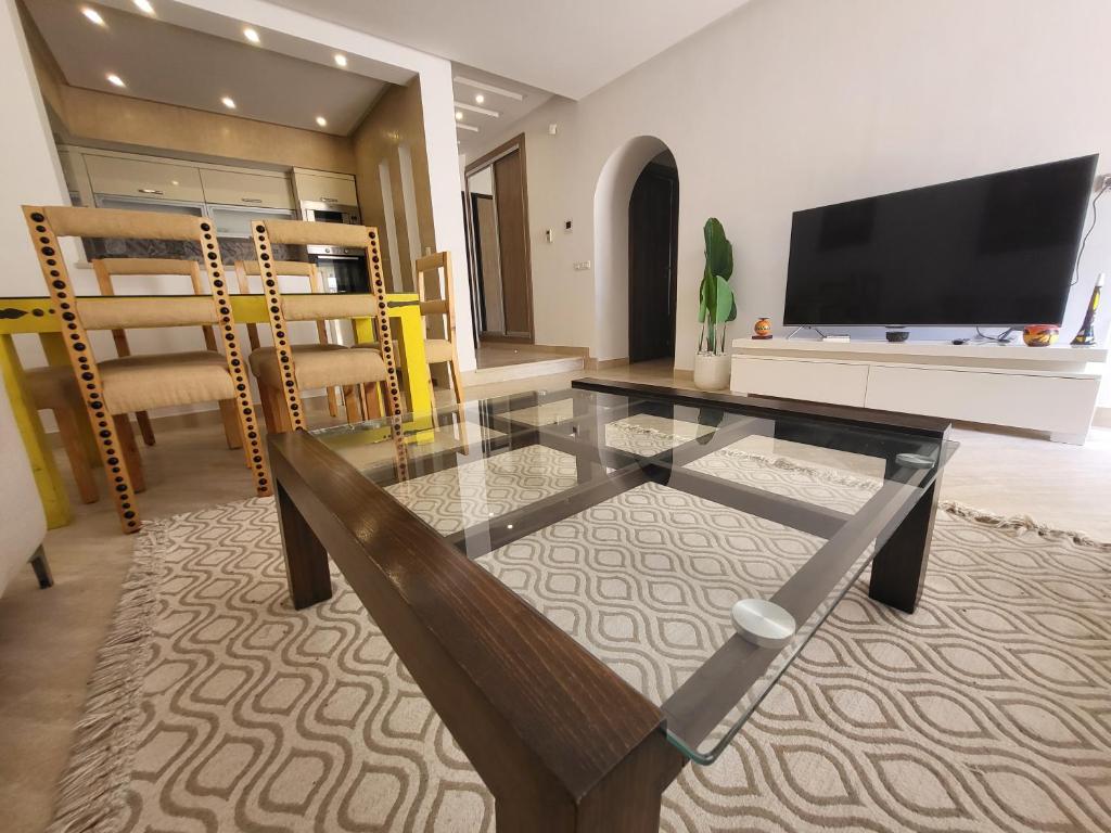 TV a/nebo společenská místnost v ubytování New appartement with à private pool