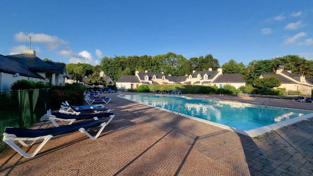Foto dalla galleria di Cottage paisible au coeur du golf saint Laurent , linge de maison et ménage inclus a Ploemel