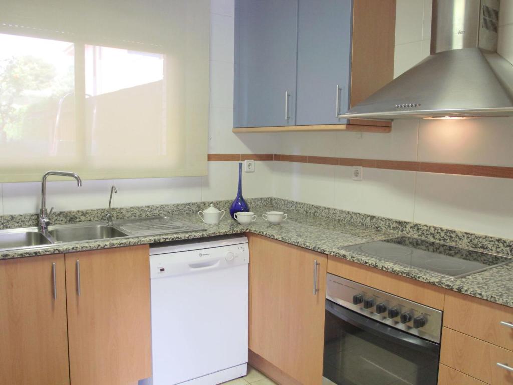 Køkken eller tekøkken på Holiday Home Rosa by Interhome