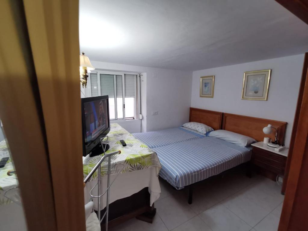 Apartment & Rooms Constantí - Habitación Doble Con Baño Compartido