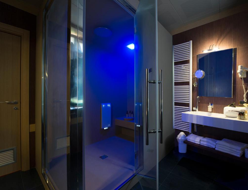 A bathroom at Hotel Guglielmo