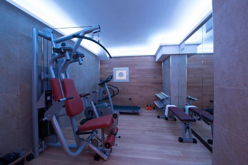 The fitness centre and/or fitness facilities at Hotel Guglielmo