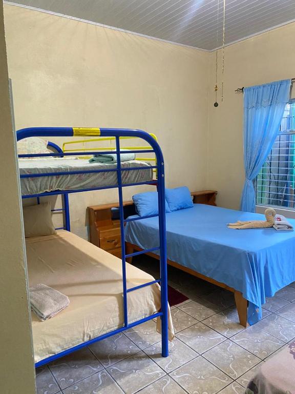 Кровать или кровати в номере Cabinas Mitchaelle's
