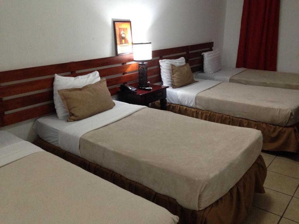 Hotel Mozonte - Habitación Familiar Con Cama King Y Dos Bunk