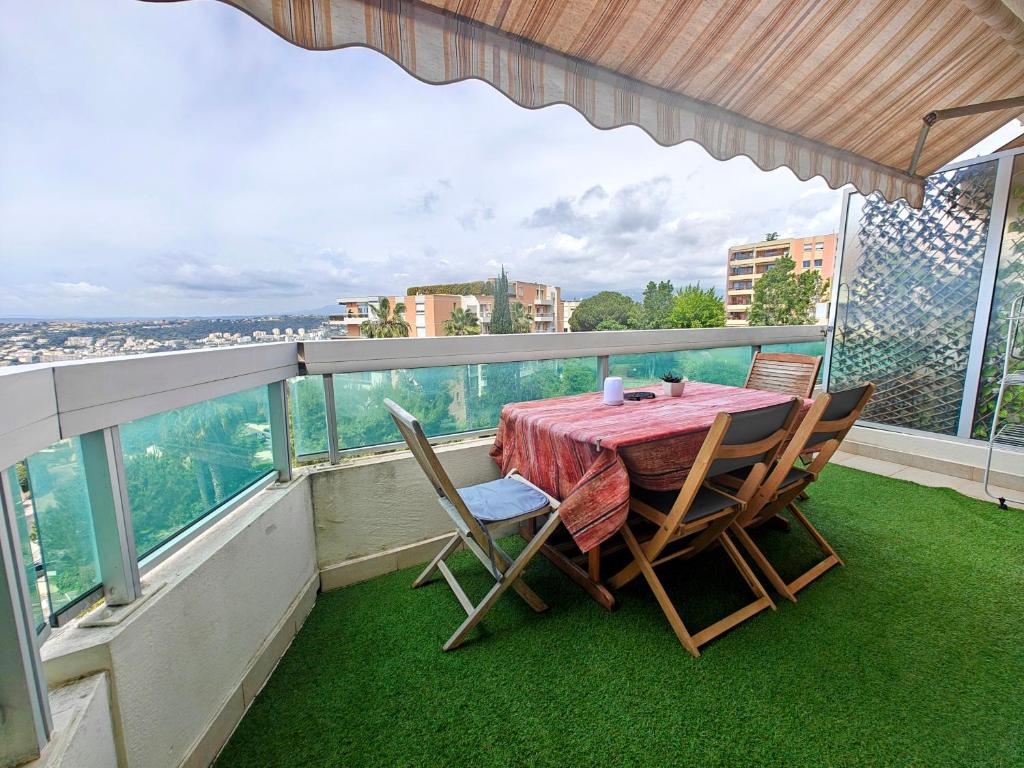 Balkón alebo terasa v ubytovaní 2 bedroom flat with terrasse & car-park Nice Ouest