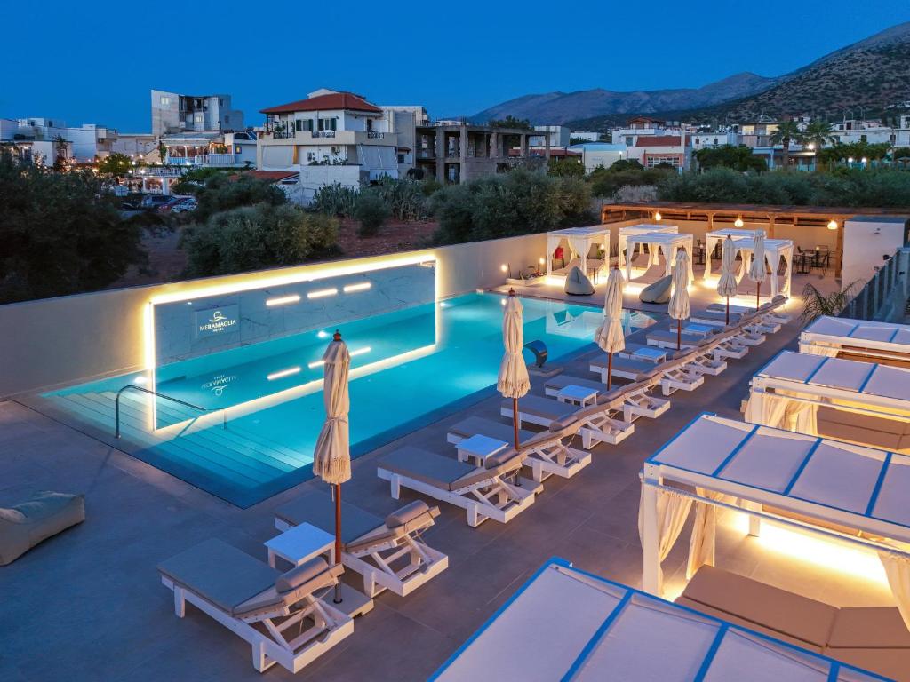 Bazén v ubytování Meramaglia Hotel nebo v jeho okolí