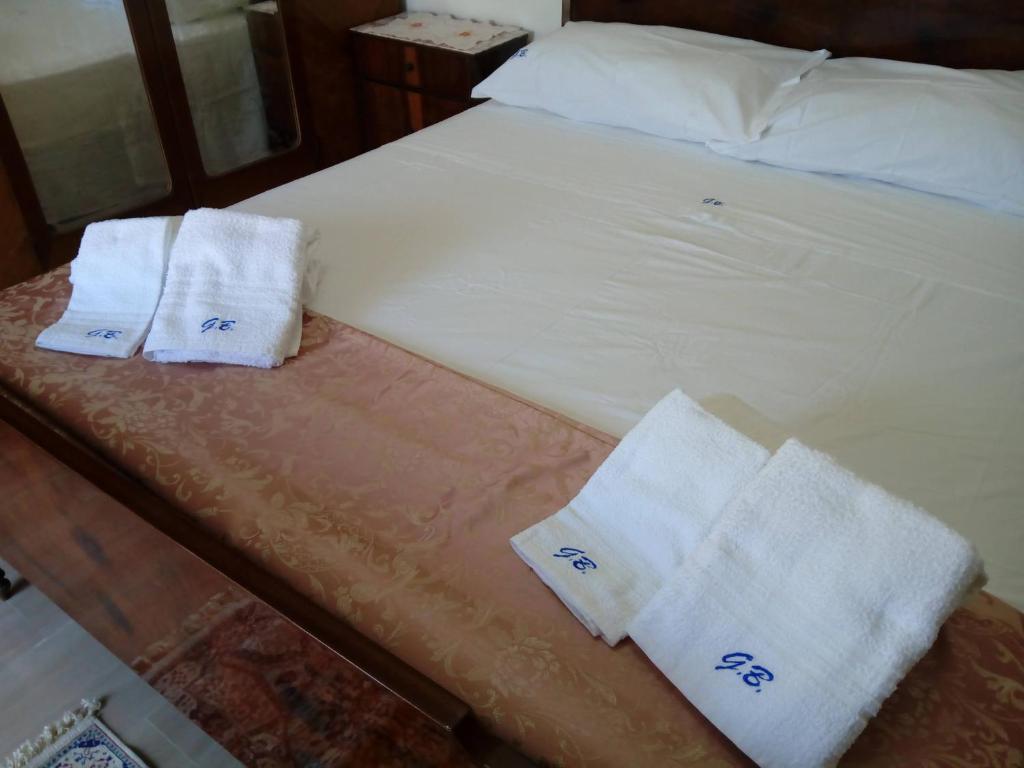 A bed or beds in a room at La dimora di nonna Giuseppa