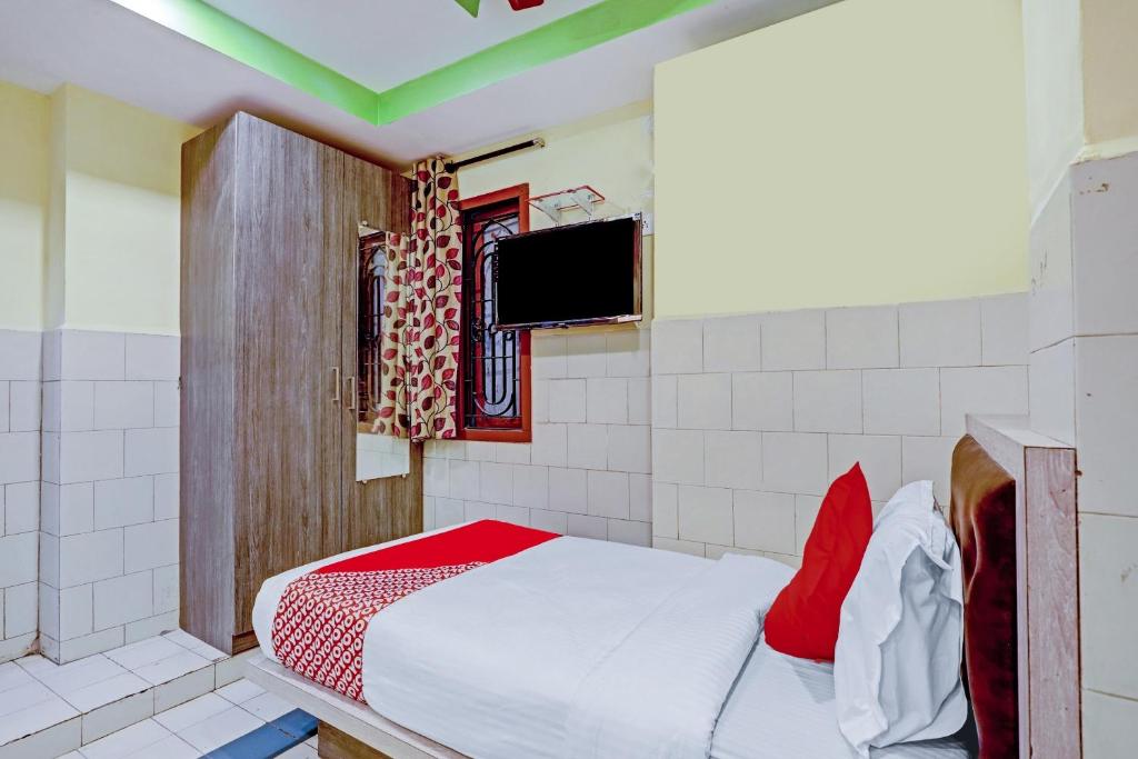Ein Bett oder Betten in einem Zimmer der Unterkunft OYO Sam Guest House