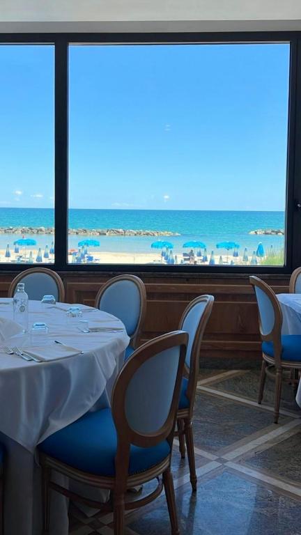 Nespecifikovaný výhled na moře nebo výhled na moře při pohledu z hotelu